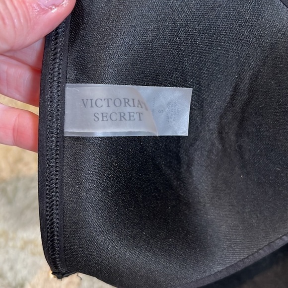 ⭐️Victoria’s Secret, Wow! Black Bikini Top, Every Aspect is Beautiful, Like New - Picture 6 of 9